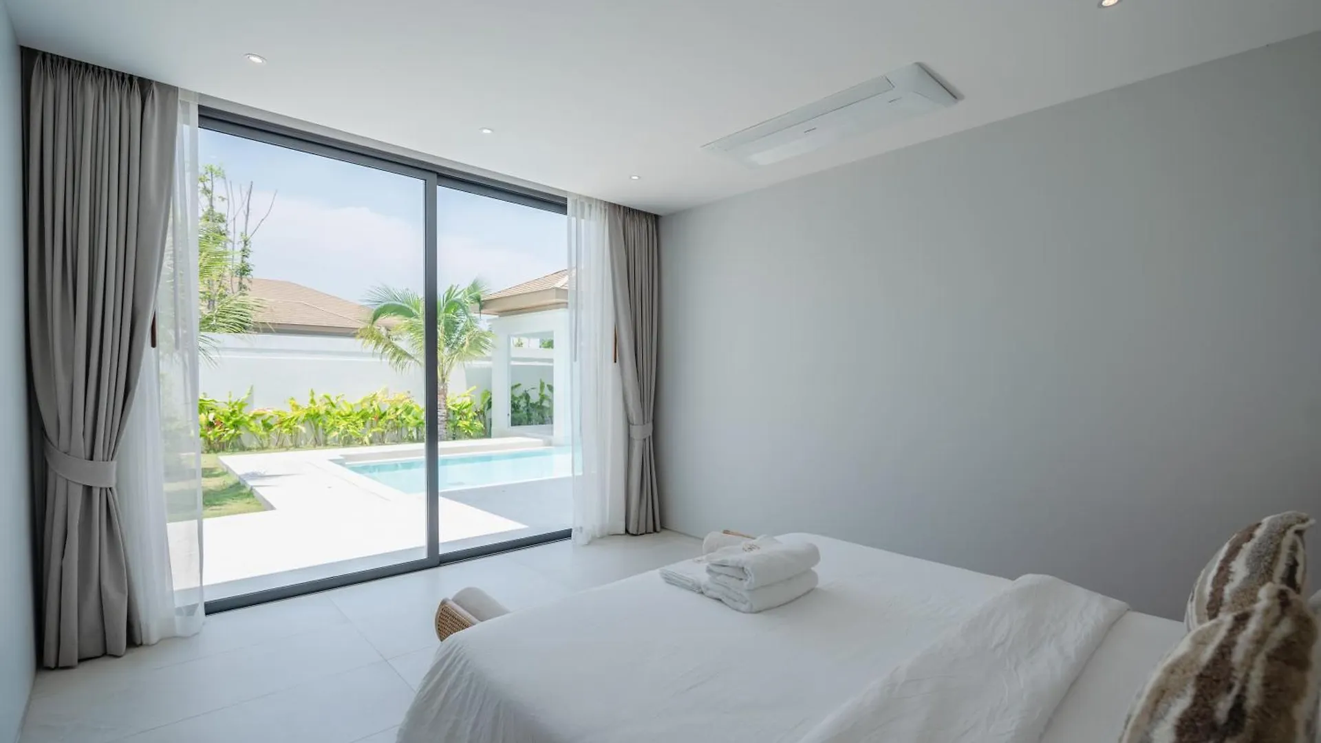 Mouana Breeze Mai Khao 5-Bedroom Pool Villa 9914 0*,